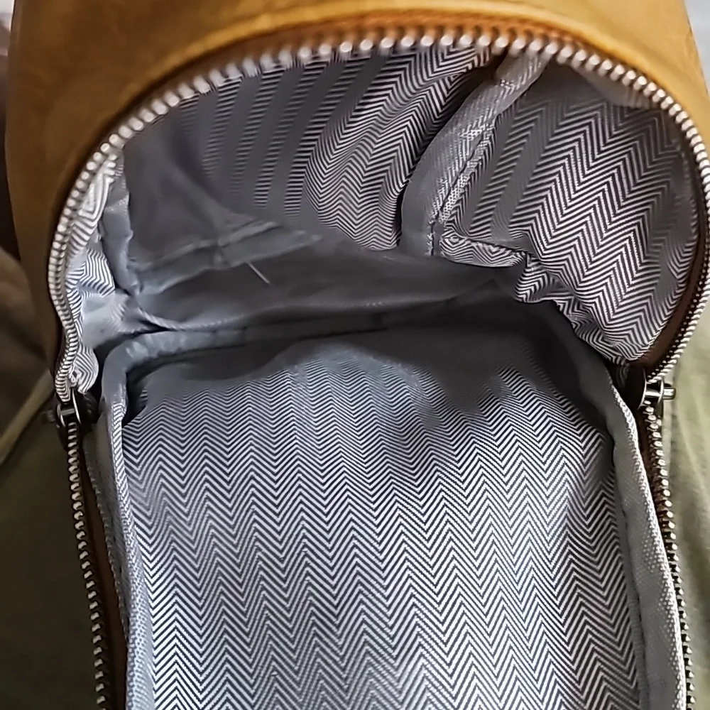 Camel brown small crossbody sling bag with adjustable strap - Picture 4 of 9